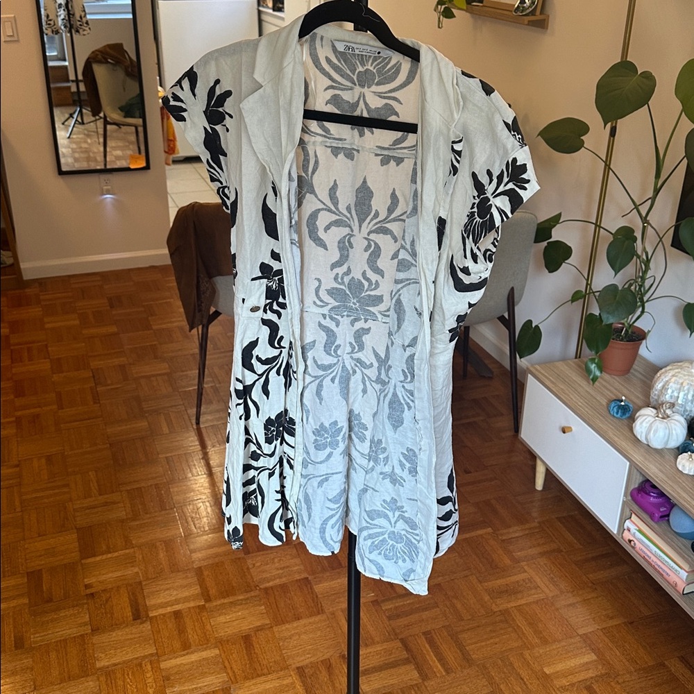 Zara Black and White Patterned Kimono